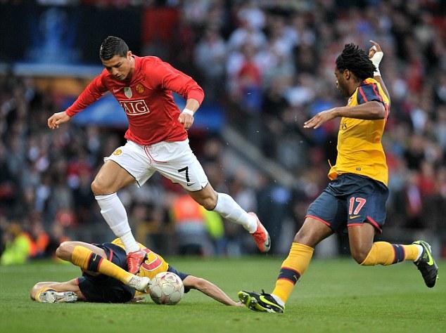 6750万镑新10号！埃泽第70分钟替补登场，迎来阿森纳生涯首秀